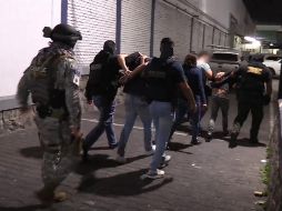 La FE informó que investiga a dichos individuos por su posible relación en el ataque que dejó una menor herida y siete personas fallecidas, cinco de ellas adolescentes, en la colonia Buenos Aires. ESPECIAL