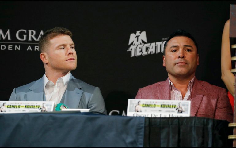 Los supuestos planes de Canelo Álvarez para su próximo rival han causado molestia en diversas personalidades del boxeo. AP/ ARCHIVO.