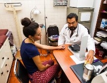 El programa pretende beneficiar a dos millones 362 mil personas, incluidos sus hijos menores de edad, que no están afiliados al IMSS ni al ISSSTE. EL INFORMADOR/Archivo