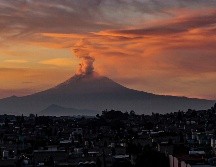 El Popocatépetl ha lanzado grandes cantidades de fumarolas que en consecuencia se convierten en ceniza. NTX/ ARCHIVO.