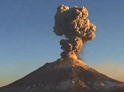 Volcán Popocatépetl registra impresionante explosión (VIDEO)