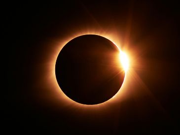 El eclipse total de sol requiere medidas de protección para su observación. ESPECIAL/Foto de sarahleejs en Unsplash