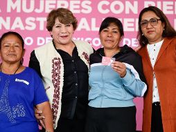 Las beneficiarias de Mujeres con Bienestar recibirán el monto equivalente a seis meses del programa. TWITTER/delfinagomeza