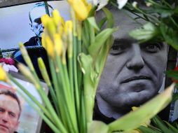 Los moscovitas también pidieron perdón a los padres de Navalny, cuando estos abandonaban la iglesia tras el velatorio. AFP / ARCHIVO