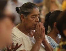 Esta oración es una tradición entre los católicos, sobre todo entre las personas adultas mayores al comerzar cada mes, como hoy, que inciia marzo. EL INFORMADOR / ARCHIVO