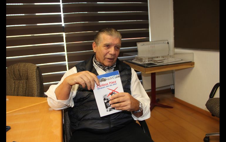 Durante la conferencia también habló acerca de sus libros