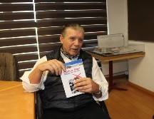 Durante la conferencia también habló acerca de sus libros