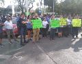 Alrededor de 900 trabajadores se manifestaron ayer afuera de las instalaciones del Sistema Intermunicipal de los Servicios de Agua Potable y Alcantarillado (SIAPA). CORTESÍA.