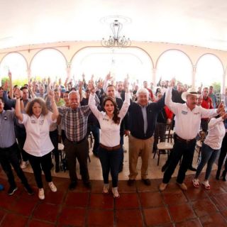 Se reúne Laura Haro con trabajadoras y tequileros en El Arenal y Tequila