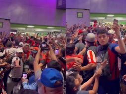 Cerca de 400 aficionados, con banderas, mantas y cánticos, recibieron al equipo en la Terminal 1 del Aeropuerto Internacional de la Ciudad de México. X / Chivas