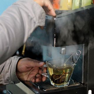 ¿Qué beneficios tiene el té de cúrcuma con limón?