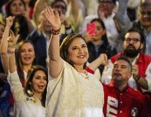 Xóchitl Gálvez, fue acompañada por Laura Haro, Natalia Juárez, Francisco Ramírez Acuña, y Alejandro Moreno, en el Palenque de las Fiestas de Octubre. EL INFORMADOR/ H. FIGUEROA.