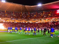 Americanistas y rojinegros se enfrascaban en porras, gritos, también algunos improperios, todo con tal de buscar apoyar a sus jugadores. IMAGO7.