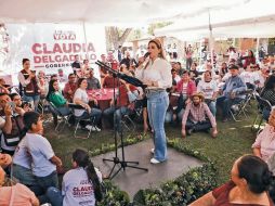 Claudia  Delgadillo, candidata de la coalición “Sigamos Haciendo Historia en Jalisco”, durante su visita a Tequila. ESPECIAL