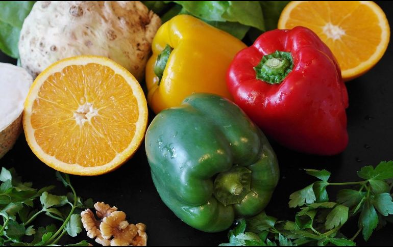 Disponible en una gama de colores que incluye el amarillo, rojo y verde, el pimiento morrón es valorado tanto por su versatilidad en la cocina como por sus propiedades antioxidantes. Pixabay