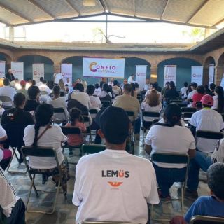 Arranca “Confío en México” con pega de calcas por el “voto útil” en Jalisco