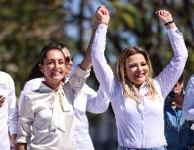Ante la visita de Claudia Sheinbaum a Guadalajara y frente a miles de simpatizantes de la coalición Sigamos Haciendo Historia en Jalisco, la candidata a la gubernatura, Claudia Delgadillo, presentó un decálogo de ejes temáticos para sus propuestas de campaña. EL INFORMADOR / H. Figueroa