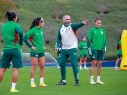 La Selección Mexicana Femenil encontró en Pedro López un rayo de luz en medio de todo el caos y la decepción que se vivió en 2022. IMAGO7