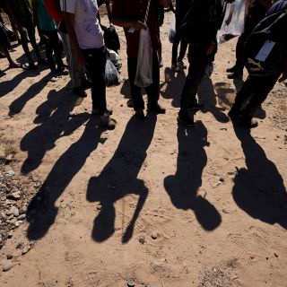 Corte Suprema de EU bloquea temporalmente la ley de Texas que permite detener a migrantes