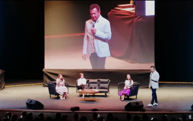 Pablo Lemus se reunió con mujeres políticas para dialogar sobre las propuestas que podrían implementarse de llegar a la gubernatura. CORTESÍA.