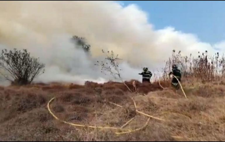 Los bomberos de la capital del país, informaron que el incendio había sido controlado durante las últimas horas de la tarde de este martes. X/ @Bomberos_CDMX.