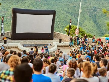 Es una excelente oportunidad para desconectarte de la rutina, relajarte bajo el cielo nocturno y vivir una experiencia distinta. FACEBOOK / Cinemalive