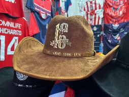 Se ha vuelto una costumbre que los chivahermanos acudan al Estadio AKRON con un sombrero vaquero. EL INFORMADOR.