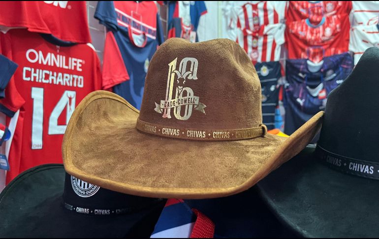 Se ha vuelto una costumbre que los chivahermanos acudan al Estadio AKRON con un sombrero vaquero. EL INFORMADOR.