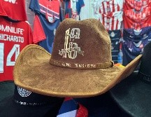 Se ha vuelto una costumbre que los chivahermanos acudan al Estadio AKRON con un sombrero vaquero. EL INFORMADOR.