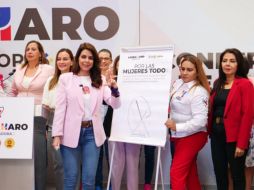 Laura Haro, acompañada de candidatas a distintos cargos de elección popular, firmó la “Plataforma para las Mujeres 2024-2030” como un compromiso bajo la leyenda “Por las mujeres todo”. CORTESÍA/ PRI Jalisco.
