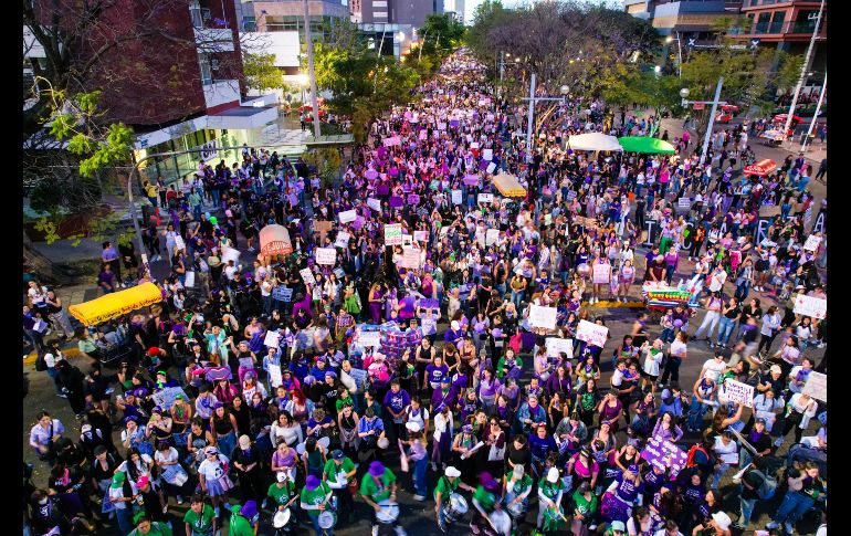 Miles de mujeres se reunieron en diferentes puntos de la ciudad de Guadalajara  como parte de las manifestaciones del Día Internacional de la Mujer, celebrado el 8 de marzo. EL INFORMADOR / A. Navarro