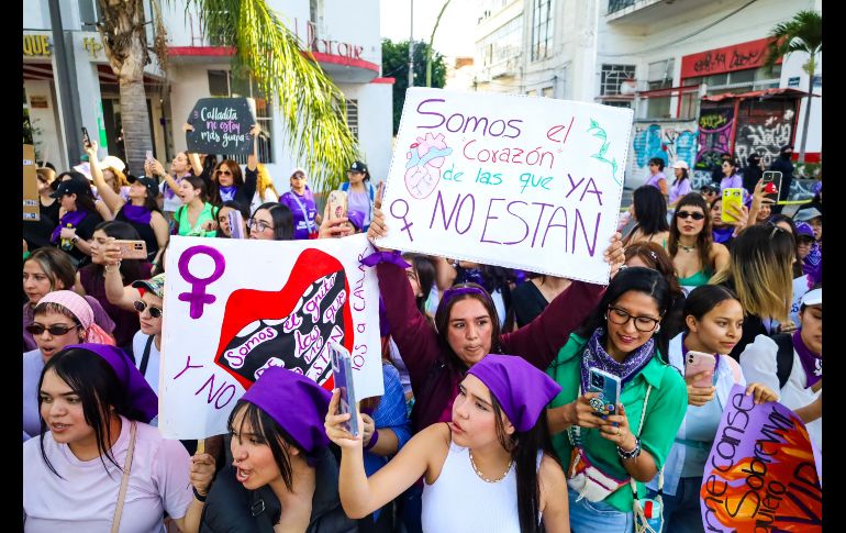 Miles de mujeres se reunieron en diferentes puntos de la ciudad de Guadalajara  como parte de las manifestaciones del Día Internacional de la Mujer, celebrado el 8 de marzo. EL INFORMADOR / A. Navarro