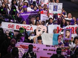 Durante la protesta, niñas, jóvenes y mujeres adultas se manifestaron con consignas como ““¡señor, señora, no sea indiferente, se mata a las mujeres delante de la gente!”. EL INFORMADOR/ H. Figueroa.