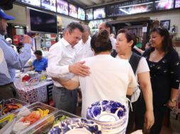 Lemus Navarro dijo que se debe continuar con la remodelación de las calles y áreas comunes de esta central de abastos. CORTESÍA