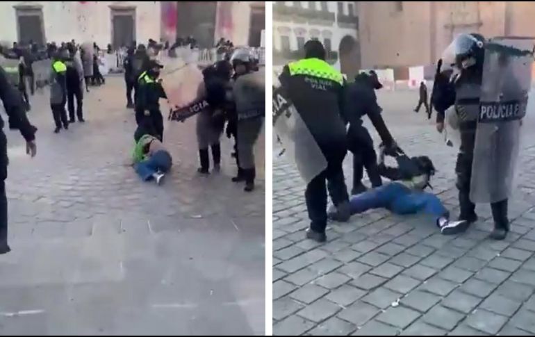 Cinco elementos agarran por la fuerza a una joven, quien se resistía a ser detenida, pero en el forcejeo, queda sin su playera y es arrastrada. ESPECIAL