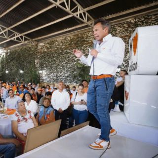 Pablo Lemus presenta propuestas para magisterio