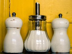 Por ejemplo, el azúcar tiene una vida útil prácticamente indefinida si se mantiene en un lugar seco y hermético. UNSPLASH / C. Arthur-Collins