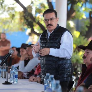 Carlos Lomelí señala la falta de atención en salud y el campo en Jalisco, culpando a MC