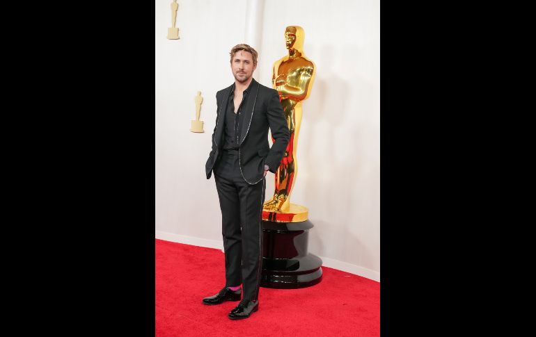 Ryan Gosling, también lució muy relajado sin corbata, viéndose como todo un rockstar. EFE / A. Dinner