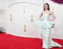 Emma Stone en la alfombra roja de los Premios Oscar 2024. AP/ Jordan Strauss