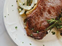 Otra forma de transmisión es el contacto directo con mascotas infectadas o animales de granja. UNSPLASH /  J. Kaplan