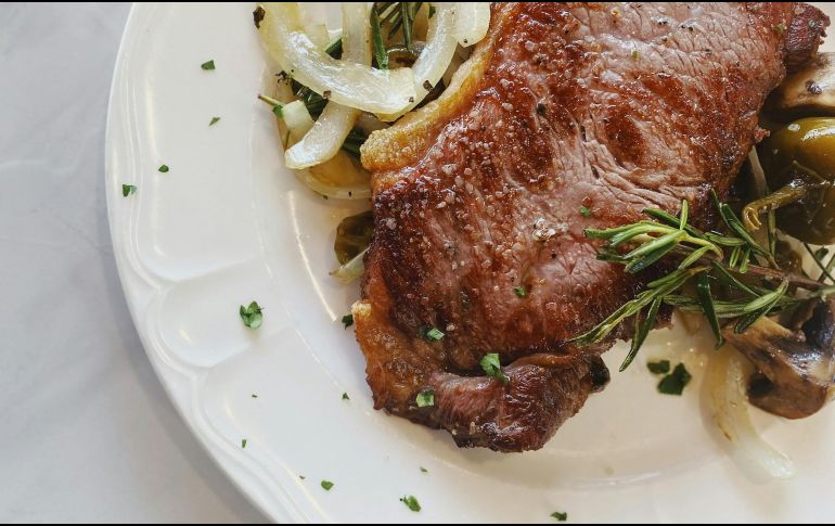 Otra forma de transmisión es el contacto directo con mascotas infectadas o animales de granja. UNSPLASH /  J. Kaplan