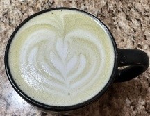 El Doodle de hoy festeja a una de las bebidas más polémicas y difíciles de diferenciar en la mayoría de cafeterías. EL INFORMADOR / O. Bravo