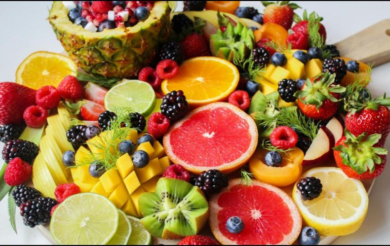 Una persona promedio debe ingerir más de 400 gramos de frutas y verduras diariamente. Pexels