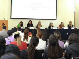 Claudia Delgadillo y Laura Haro en la firma de los compromisos por un proceso electoral libre de Violencia Política contra las Mujeres en Razón de Género. CORTESÍA/IEPC