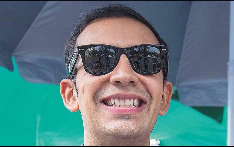 Pérez acudió al evento portando una peluca similar a la larga cabellera de Ibarreche, quien lejos de molestarse tomó con humor el momento y aprovechó para sentirse halagado al ser representado como cosplay. Lo cual no fue del agrado de los fanáticos, pues denostaron el hecho diciendo que el tipo de comedia que hace el presentador es vulgar y deja en mal a la televisora del Ajusco. SUN/ARCHIVO