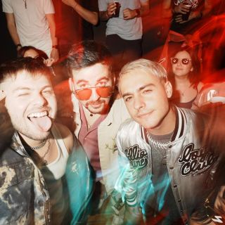 Caztro, Callejo y Daaz le cantan al desamor con su nueva canción “No Me Siento Mejor”