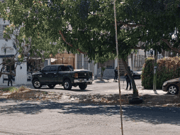 La Fiscalía mantiene cerrada la calle Hacienda de las Margaritas donde supervisa el hallazgo del vehículo. ESPECIAL