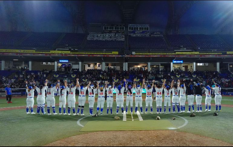 La primera victoria en la Serie de la Reina de la Liga Mexicana de Sóftbol fue para Charros Femenil. IMAGO7.