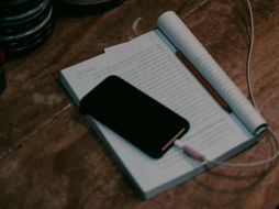 Gracias al progreso tecnológico, los fabricantes se han esforzado por mejorar este proceso, reduciendo considerablemente el tiempo de carga, a veces incluso hasta 20 minutos, y alargando la vida útil de la batería. Pexels